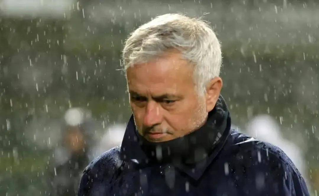 欧冠狂人走下神坛!穆里尼奥的欧冠淘汰赛,为何十年难求一胜?